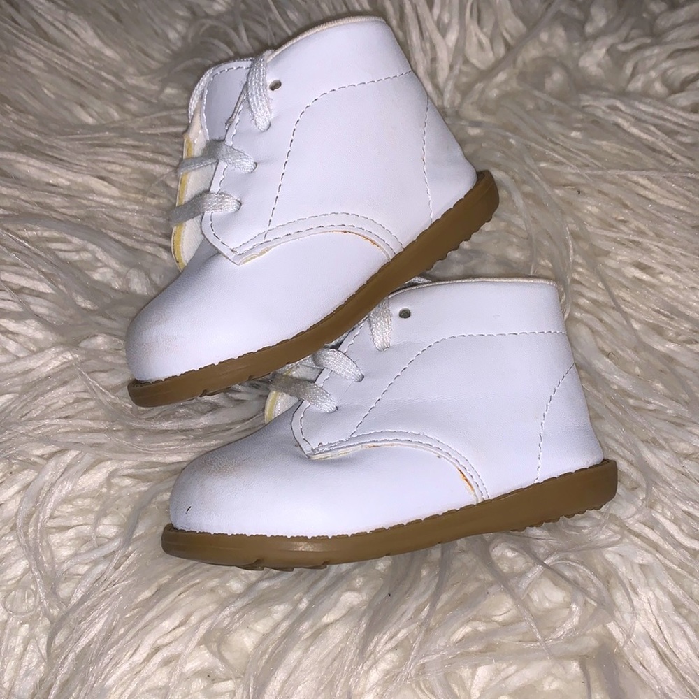 Baby walking shoes | white